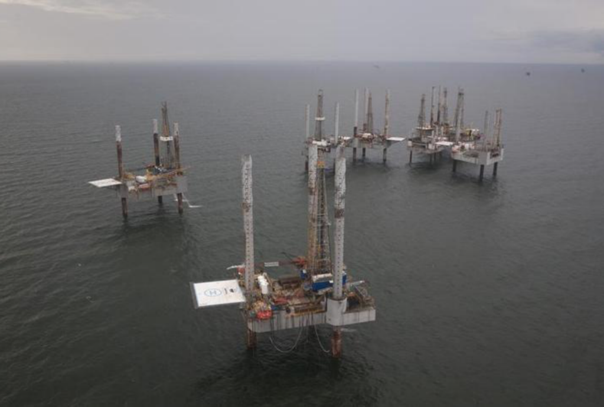 Unused oil rigs sit in the Gulf of Mexico near Port Fourchon, Louisiana August 11, 2010. REUTERS/Lee Celano