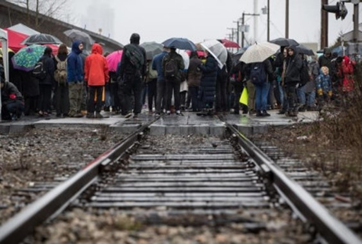 protestors rail 1200x810