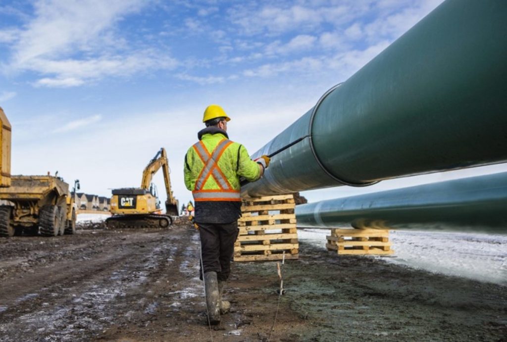 trans mountain worker 1200x810 jan 7 2022