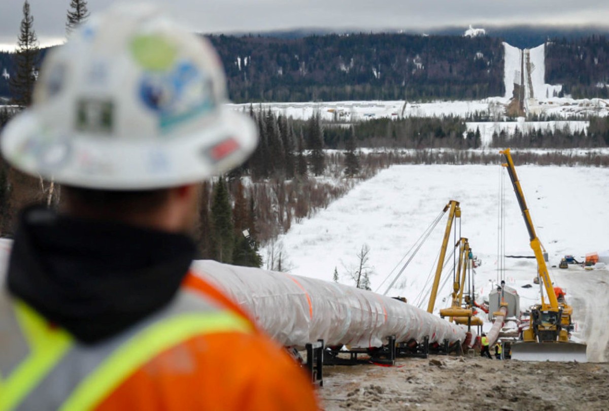 The Economic Impact to the Canadian Economy of Crude Oil Pipeline
