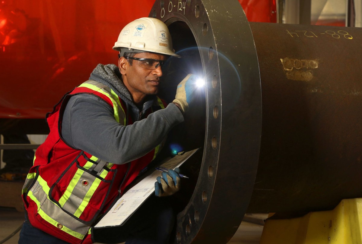 cec oil and gas worker 1200x810