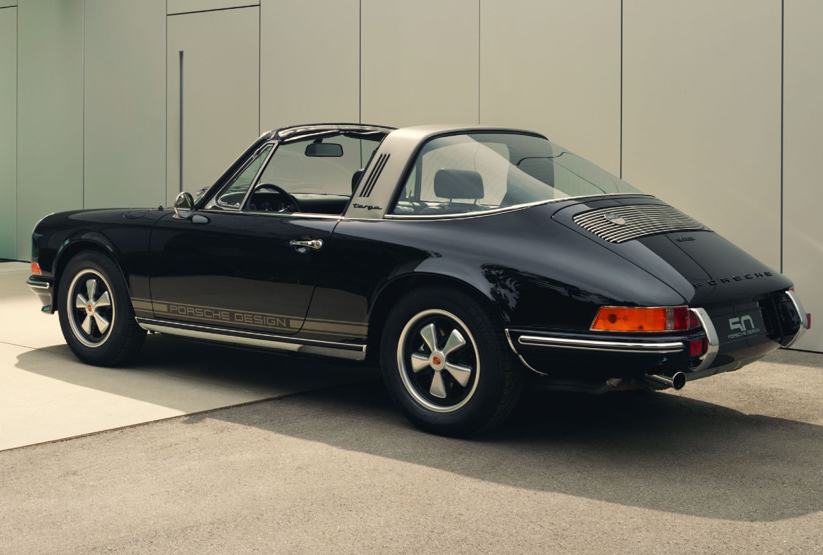 classic car 1200x810