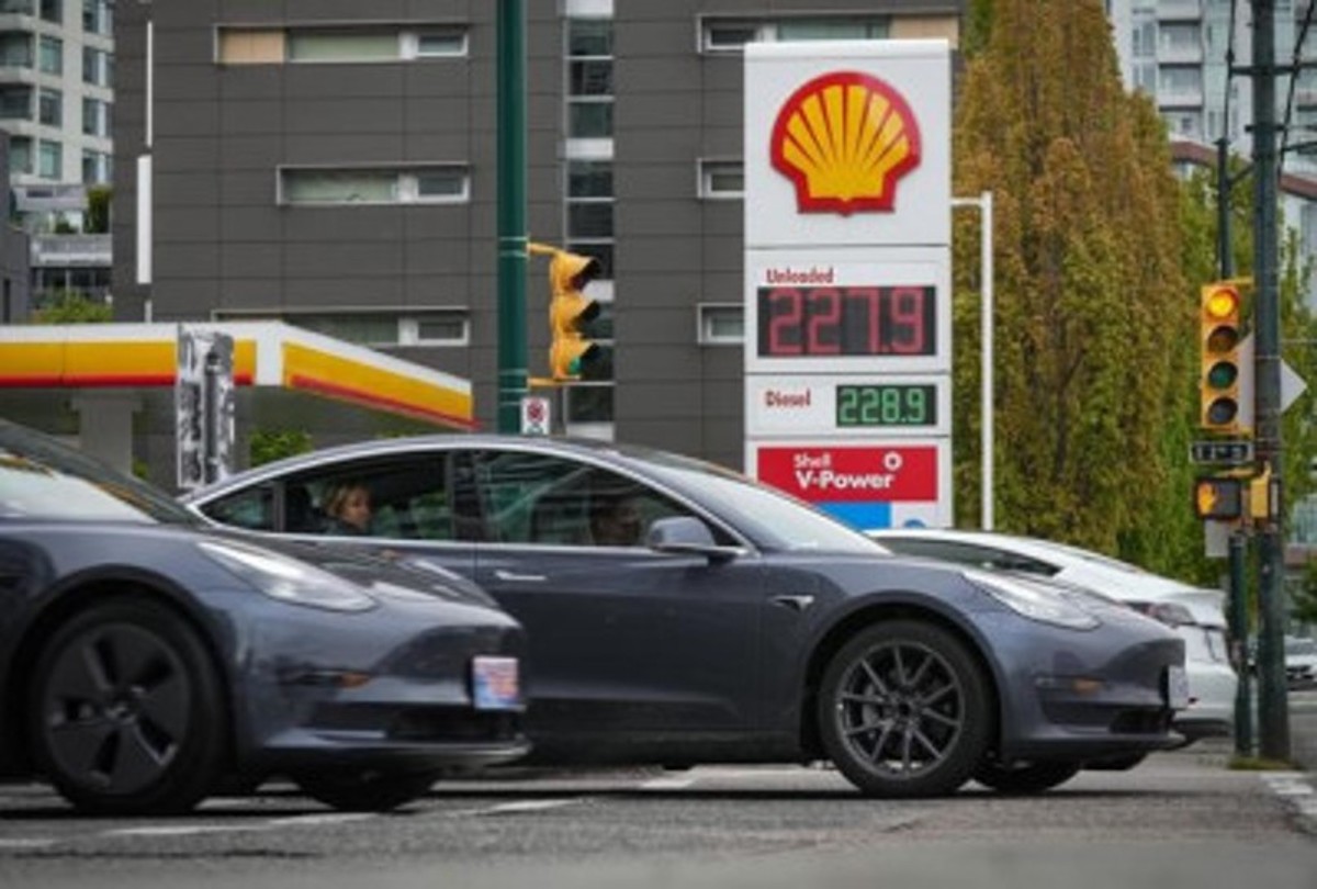 gas prices canada june 17 2022 1200x810