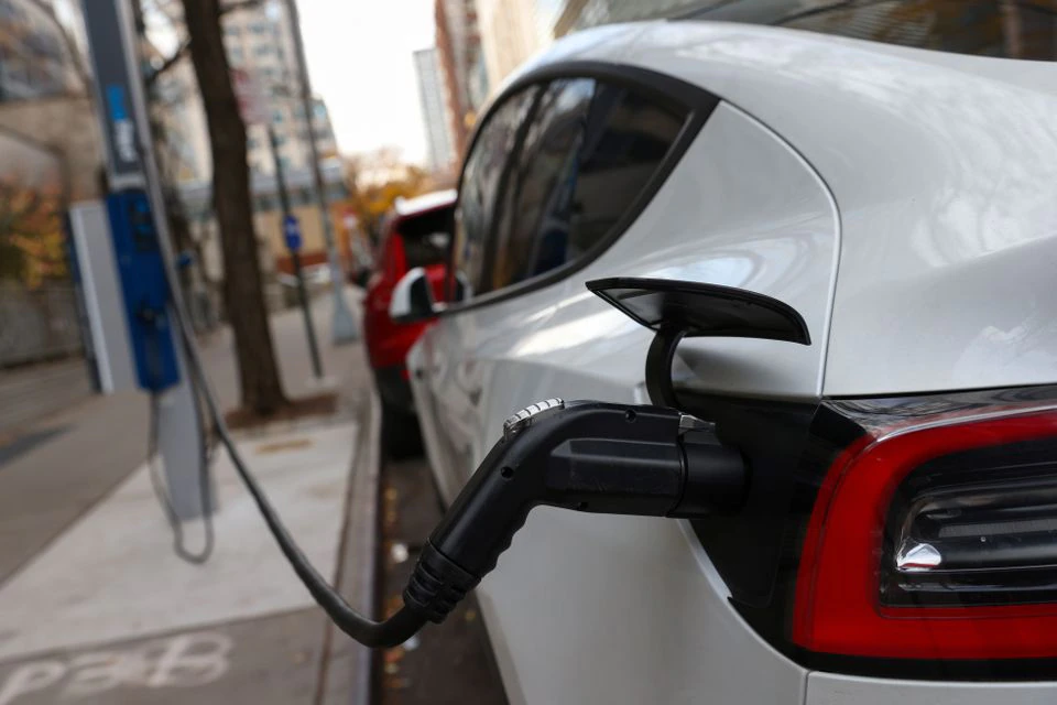 solid state ev batteries could cut carbon emissions further, says climate group