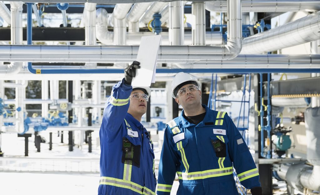g6 single gas detector refinery two workers