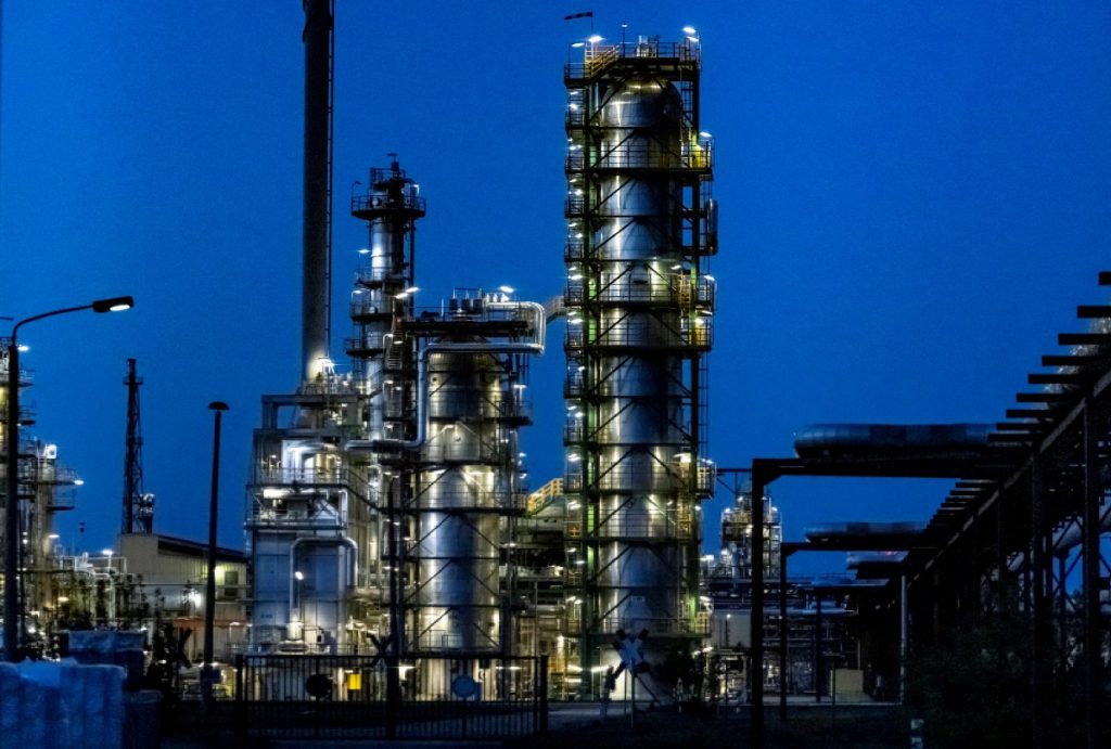 refinery germany russian 1200x810