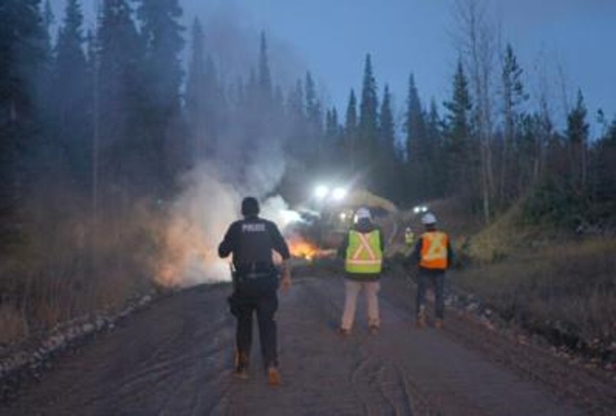 activists pipeline 1200x810 cec