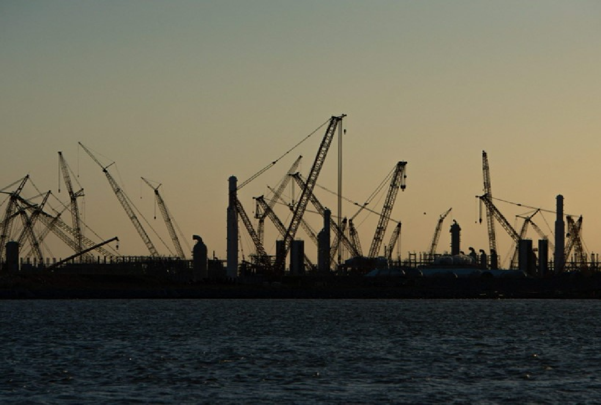 lng cranes 1200x810