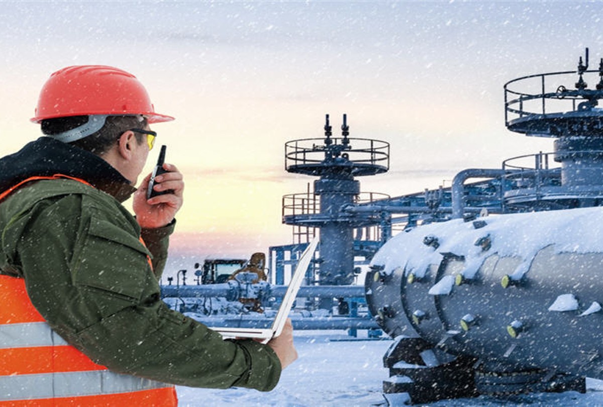 oilfield worker outside 1200x810