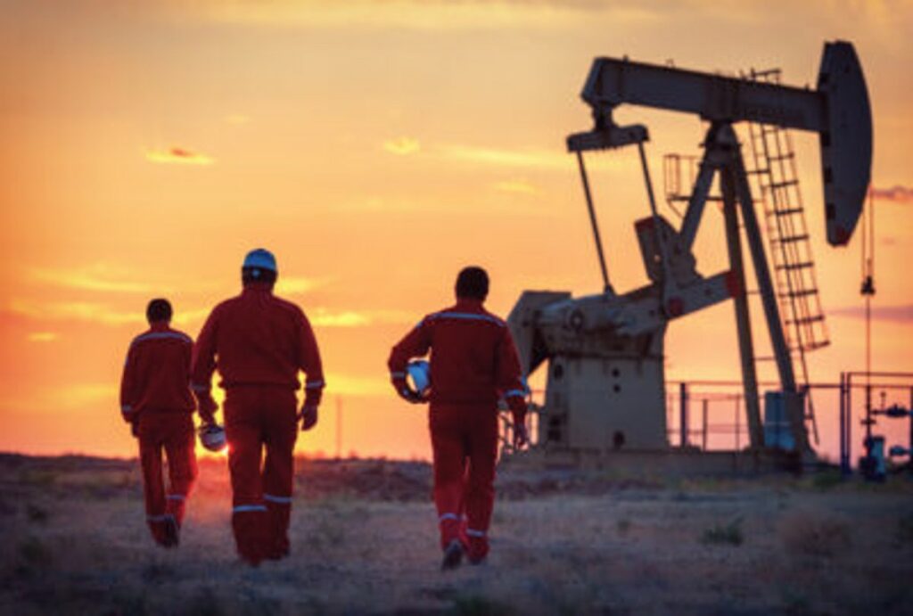 worker oilfield 1200x810