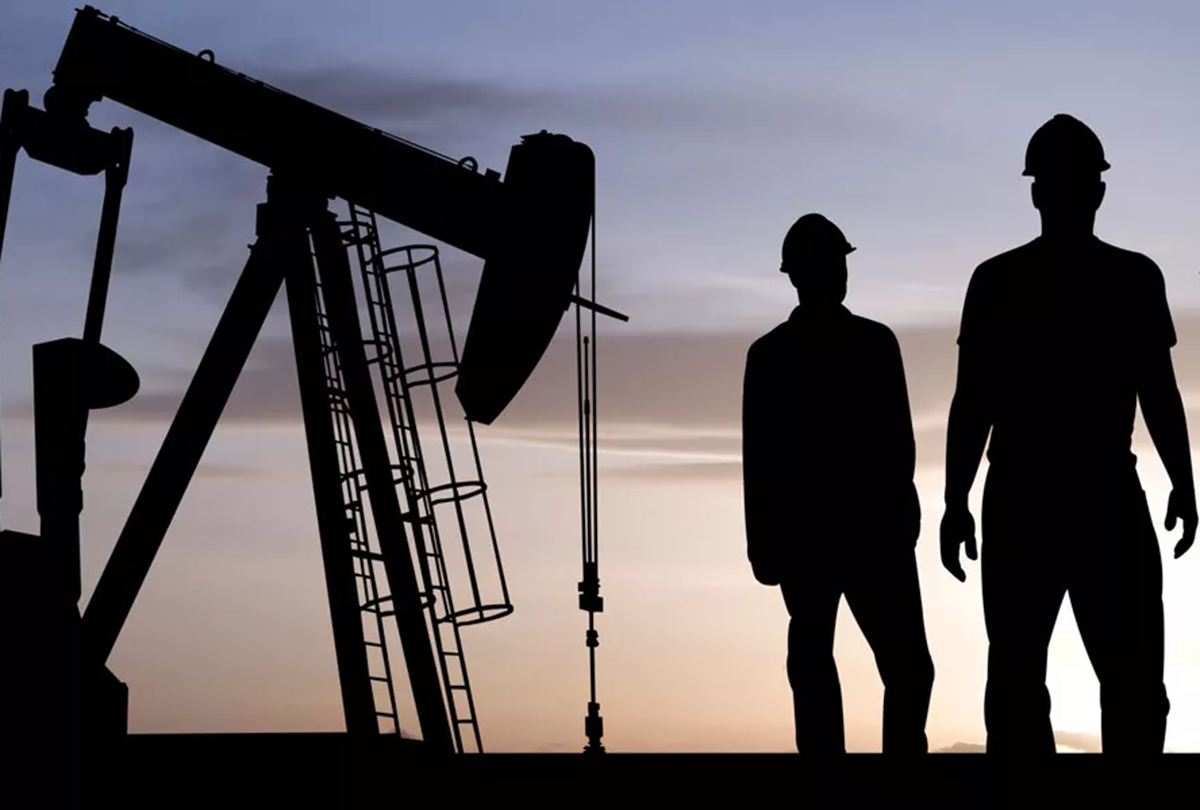 oil workers 1200x810