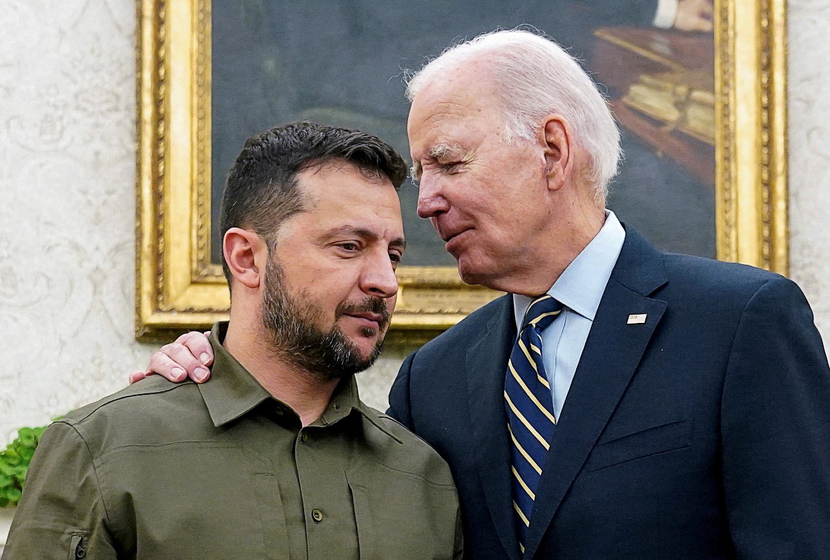 biden zelenskiy 1200x810 1
