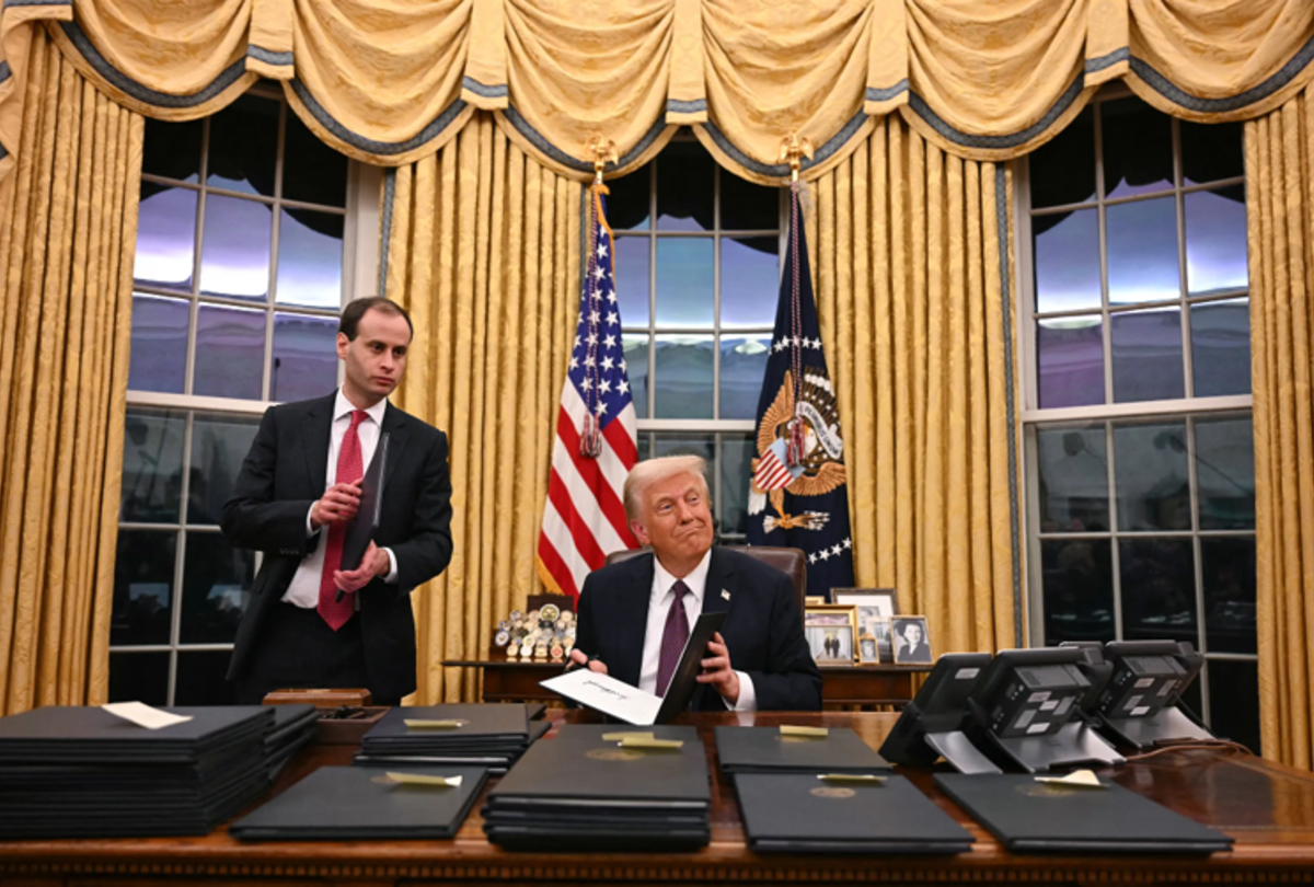 trump signing orders 1200x810 jan 20 2025