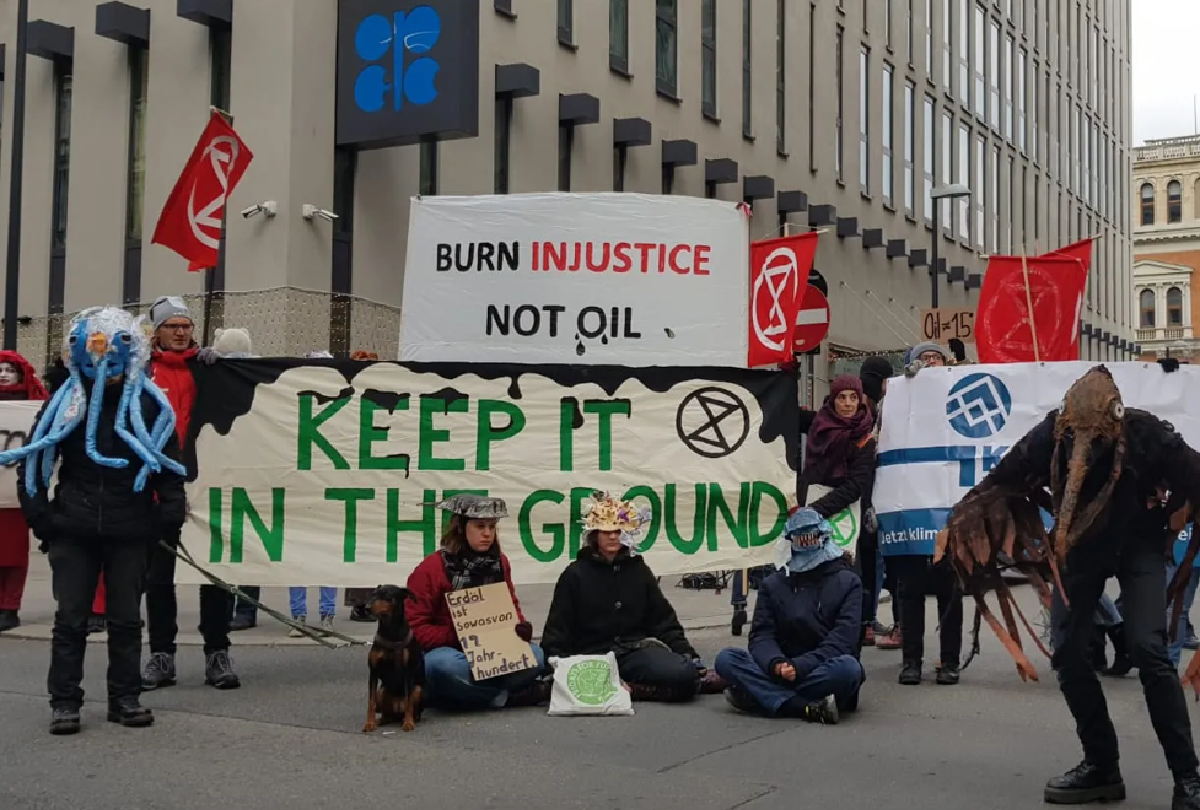 protestors keep it in the ground 1200x810.jpg