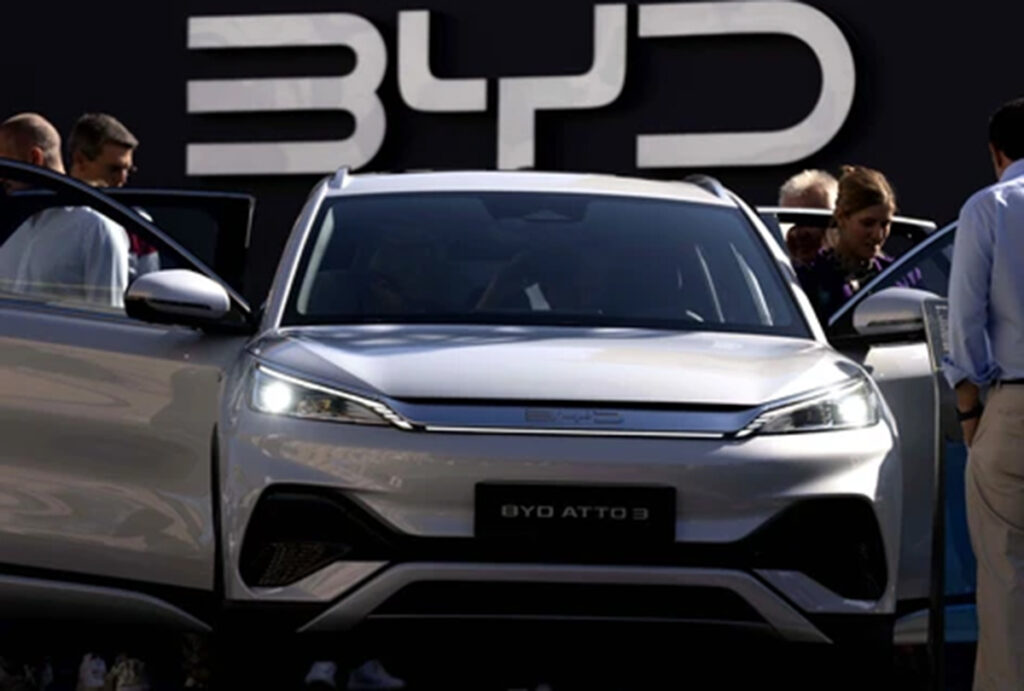 china automaker turns heads with ev it says charges in 5 minutes byd 1200x810