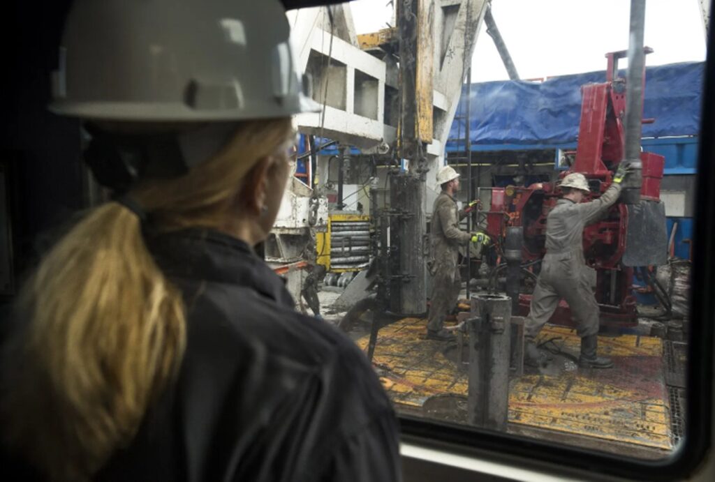 fracking workers 1200x810