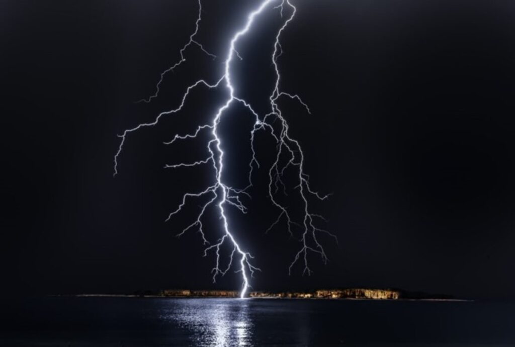 lightening strike 1200x810