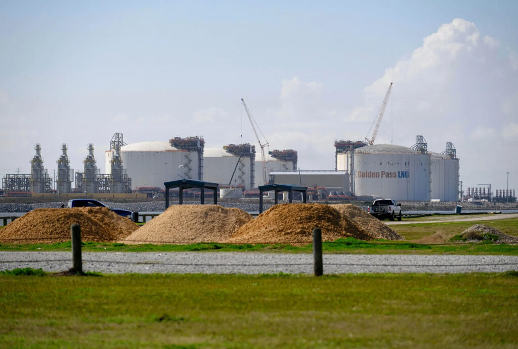 the golden pass lng terminal under construction in sabine pass, texas 1200x810