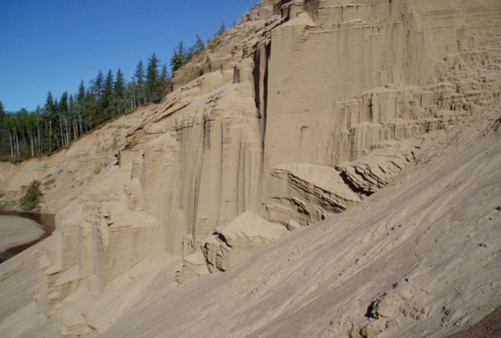 frac sand mountain 1200x810