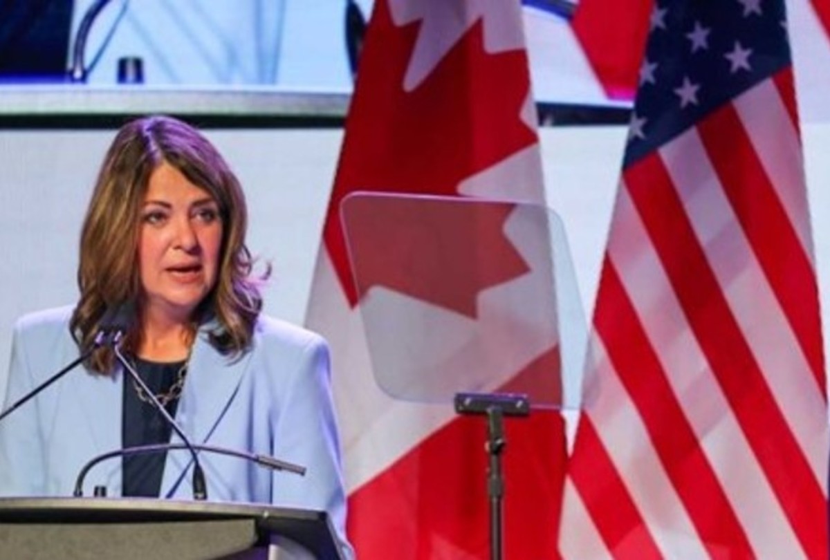 danielle smith dropping tariffs 1200x810