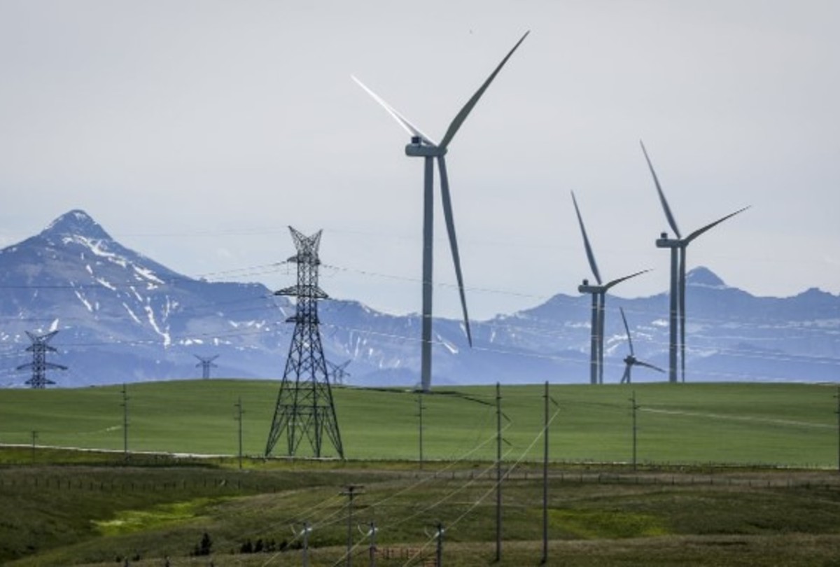 wind turbines pincher creek 1200x810