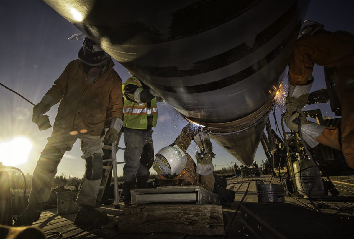 workers weld oil and gas pipeline construction in alberta cec 1200x810