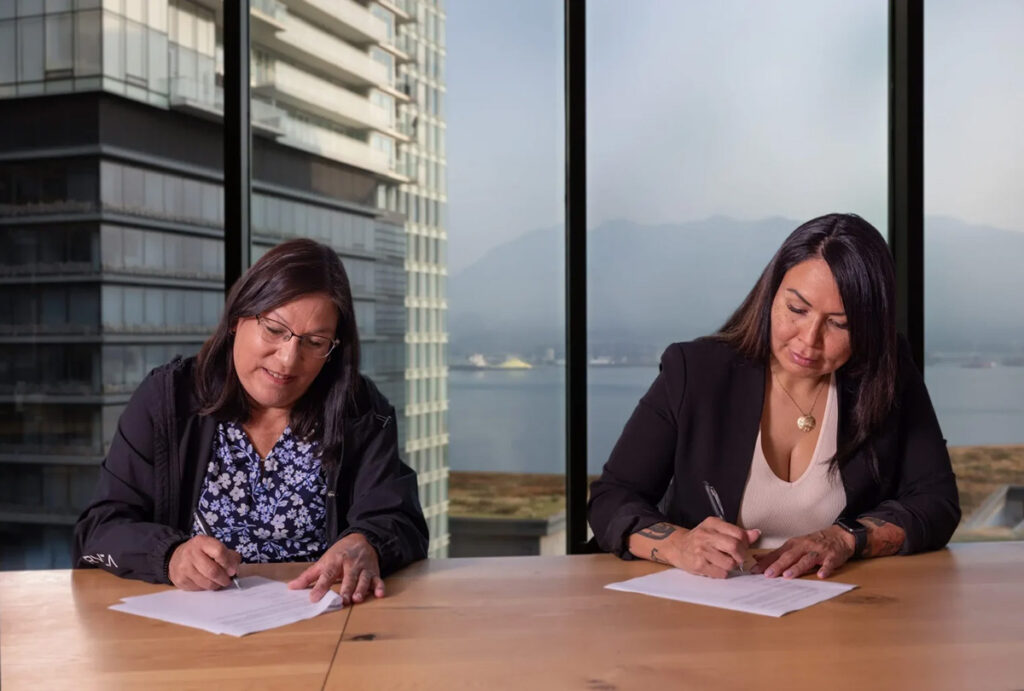 chief darlene hunter l and chief councillor crystal smith r 7 scaled.jpg 1200x810