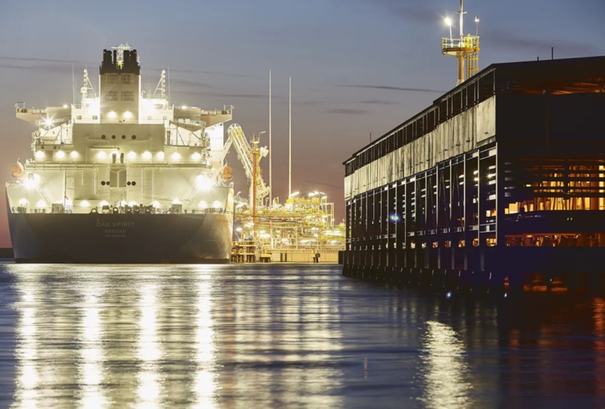 poland lng terminal 1200x810
