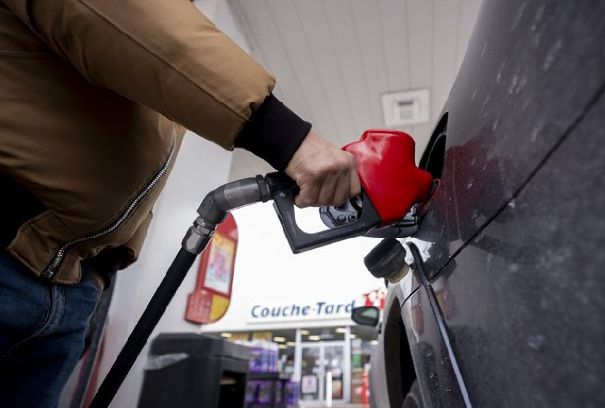gas pump 1200x810 march 2026