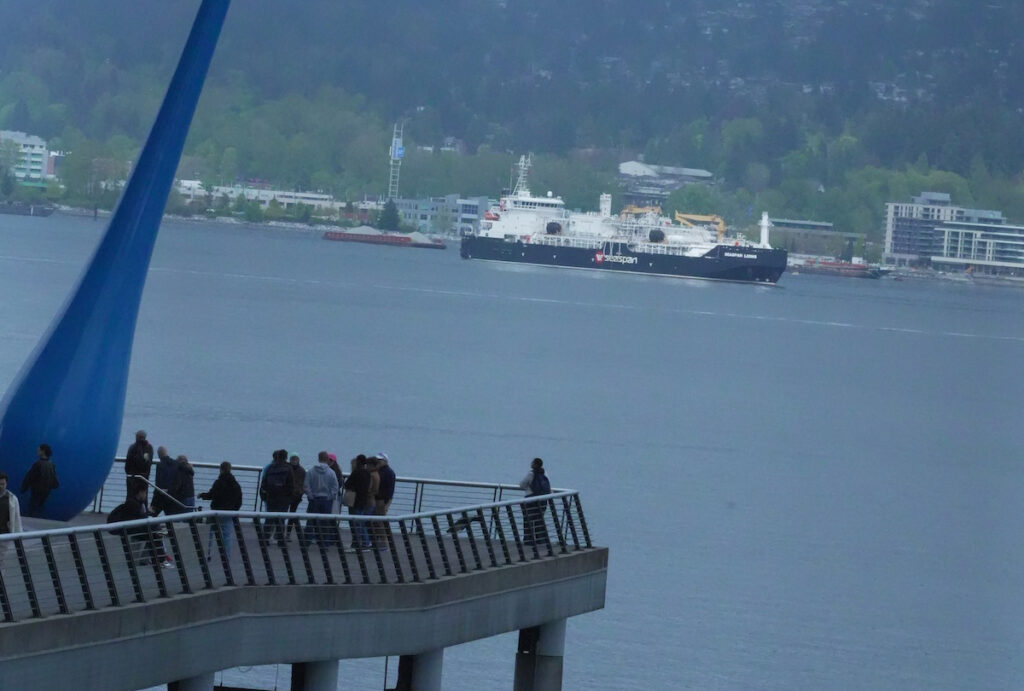 lng tanker in vancouver dsc01152 1200x810